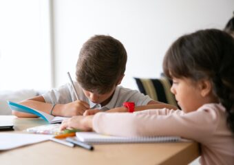 Imagem ilustrativa da solução O que alunos com e sem deficiência aprendem ao conviverem na mesma escola?